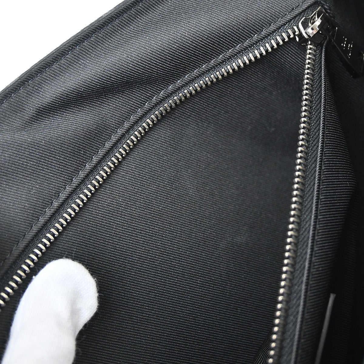 Louis Vuitton Monogram Voyager MM Messenger Shoulder Bag M40510
