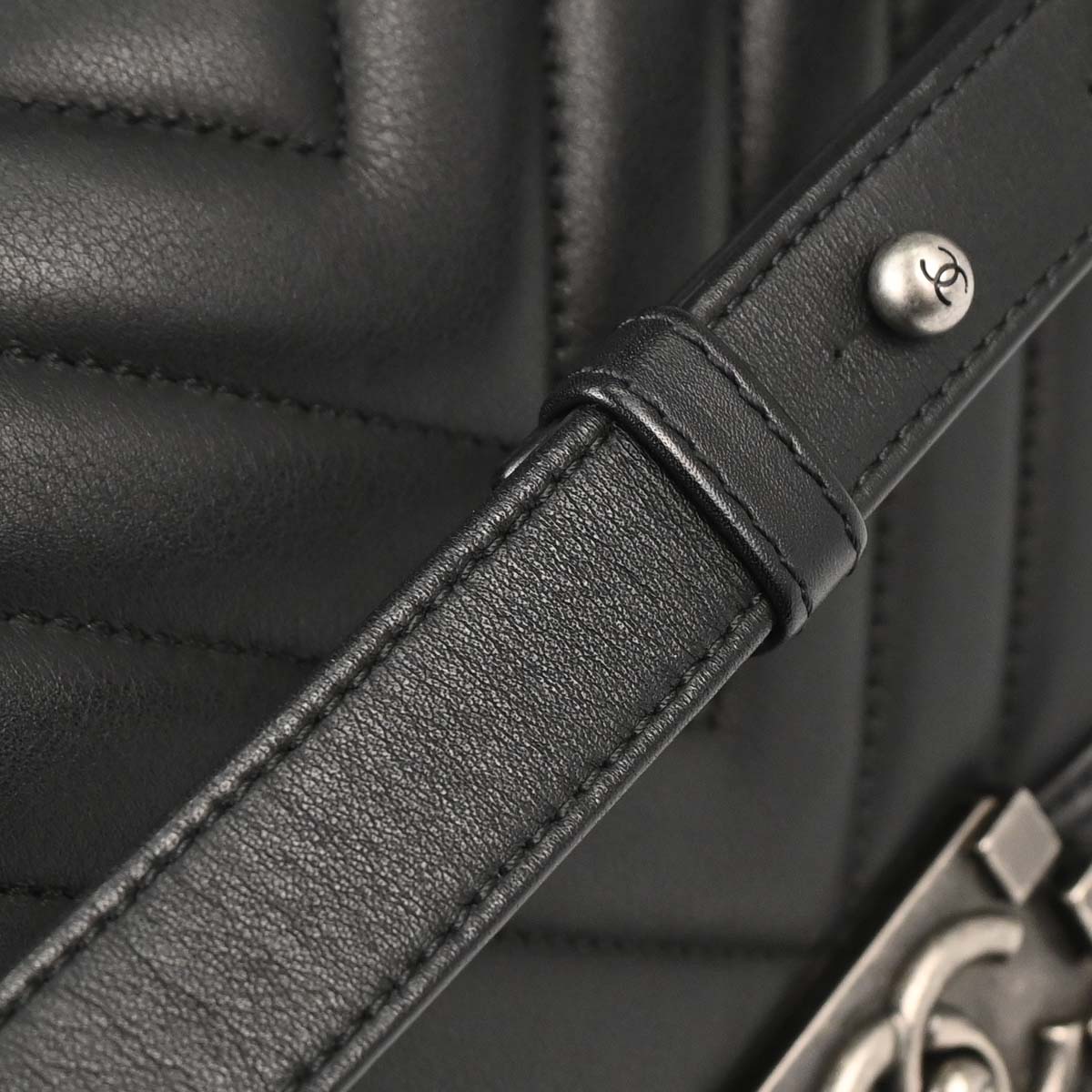 Boy Chanel 2018-2019 Black Lambskin Chevron Medium Shoulder Bag