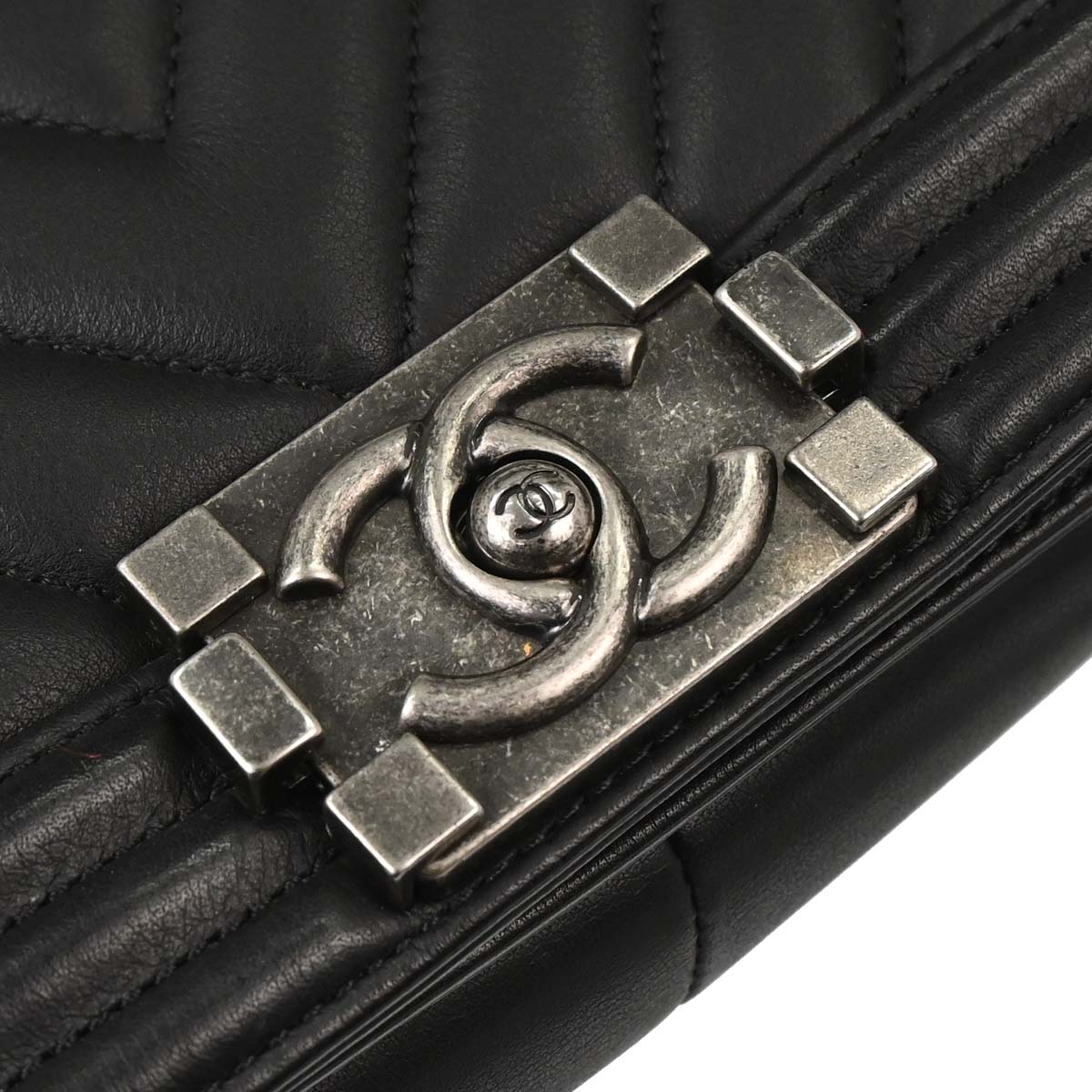 Boy Chanel 2018-2019 Black Lambskin Chevron Medium Shoulder Bag