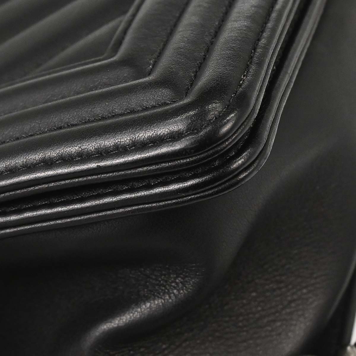 Boy Chanel 2018-2019 Black Lambskin Chevron Medium Shoulder Bag