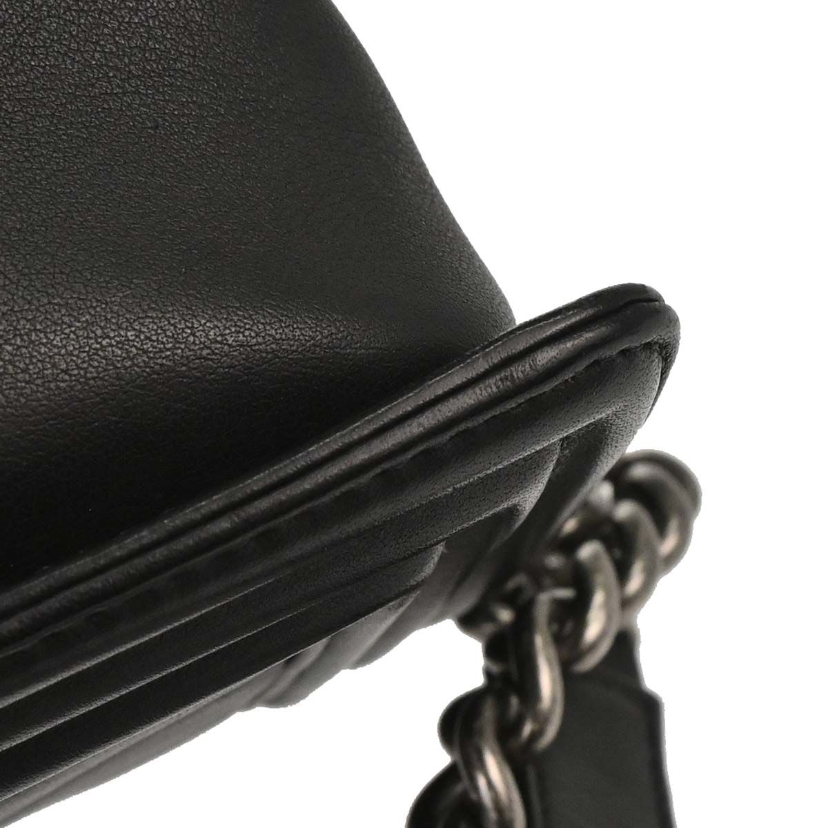 Boy Chanel 2018-2019 Black Lambskin Chevron Medium Shoulder Bag