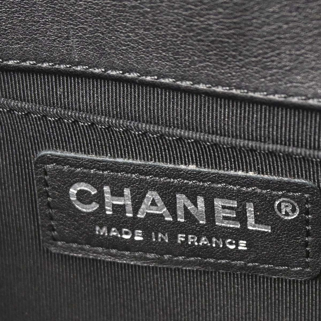 Boy Chanel 2018-2019 Black Lambskin Chevron Medium Shoulder Bag