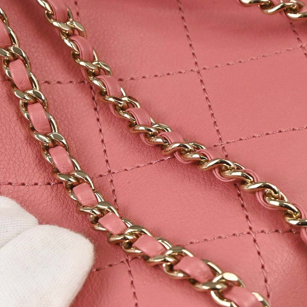 Chanel 2019 Pink Calfskin Stitched CC Flap Shoulder Bag