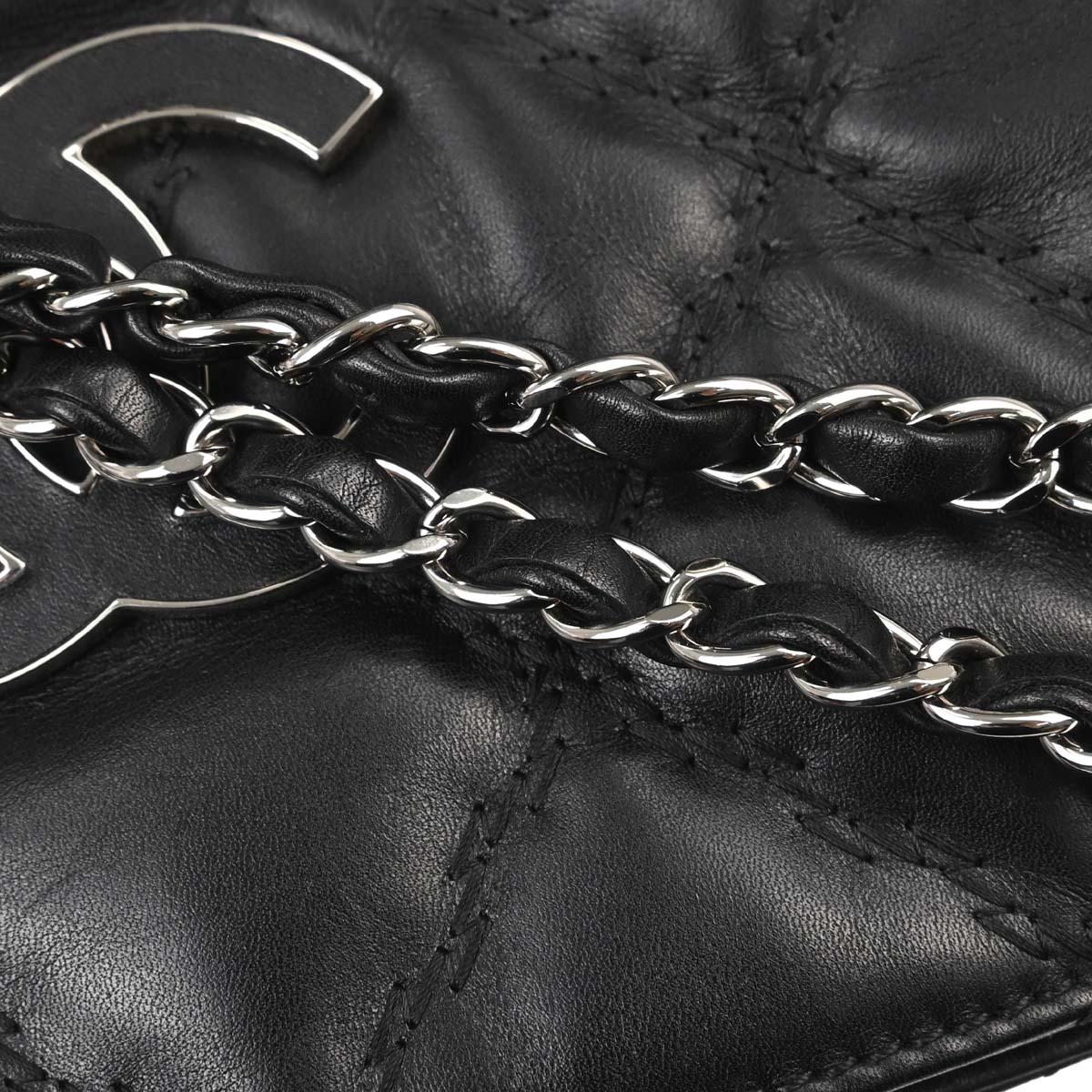 Chanel 2013-2014 Black Lambskin Hamptons Tote Handbag