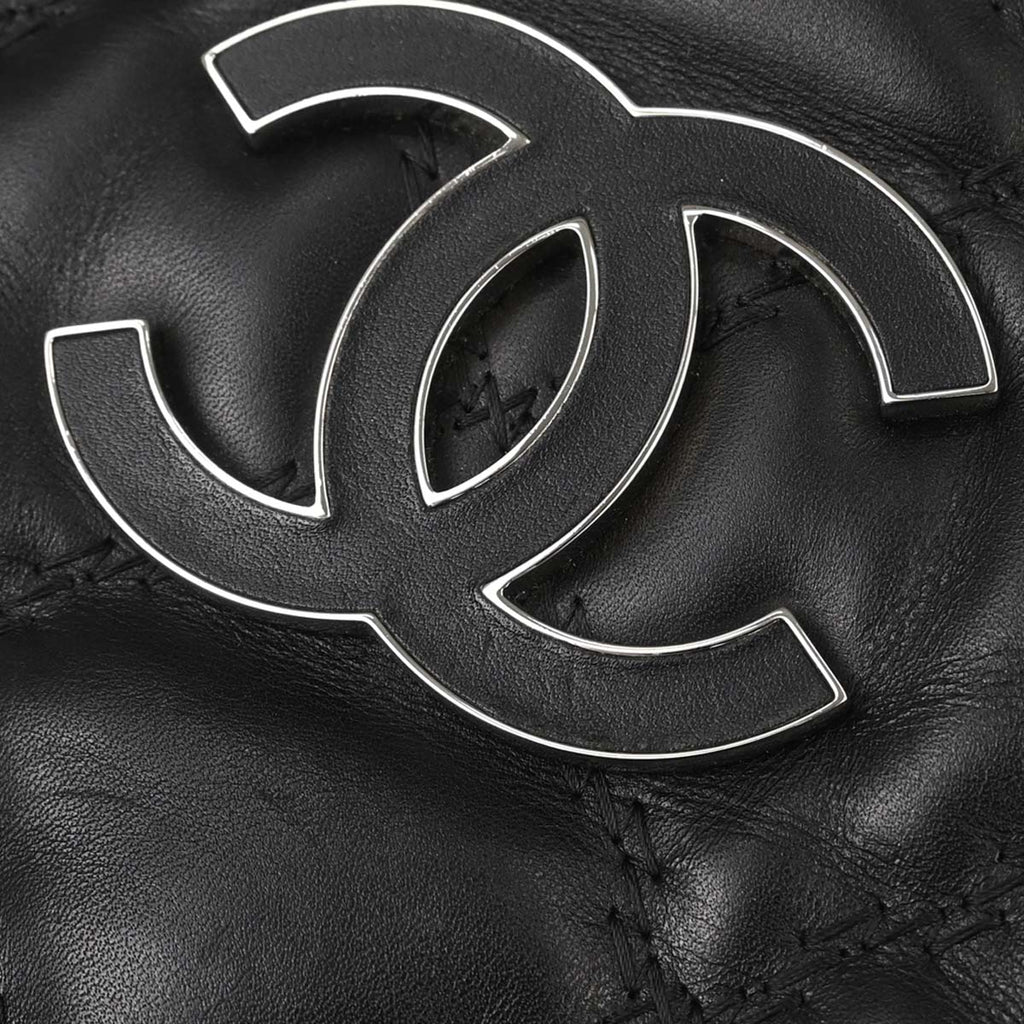 Chanel 2013-2014 Black Lambskin Hamptons Tote Handbag