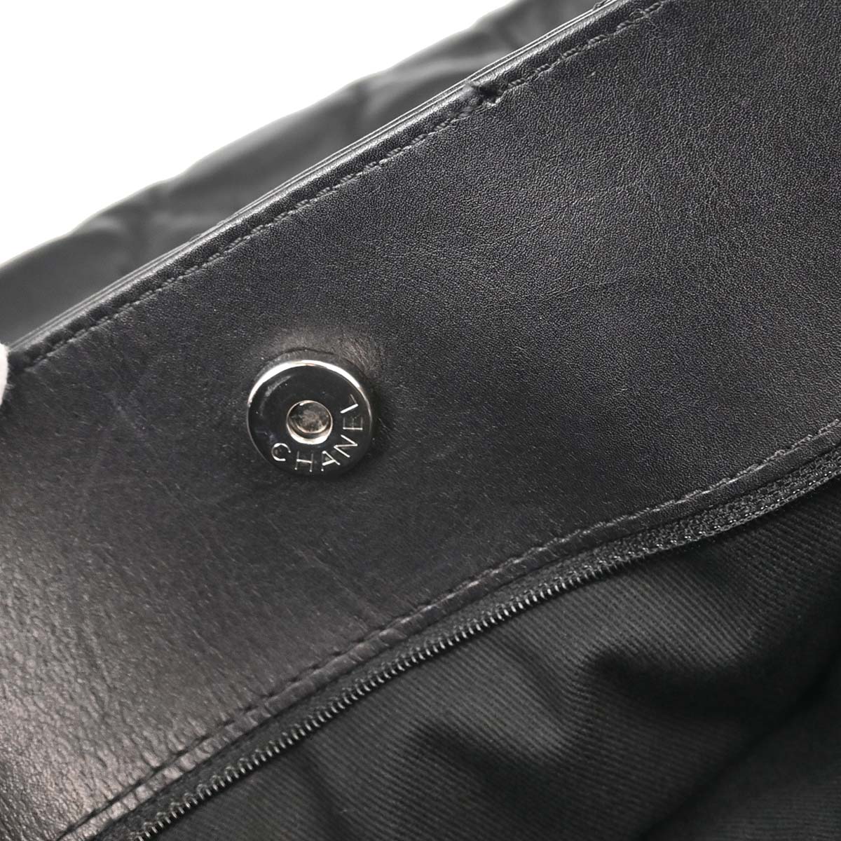 Chanel 2013-2014 Black Lambskin Hamptons Tote Handbag
