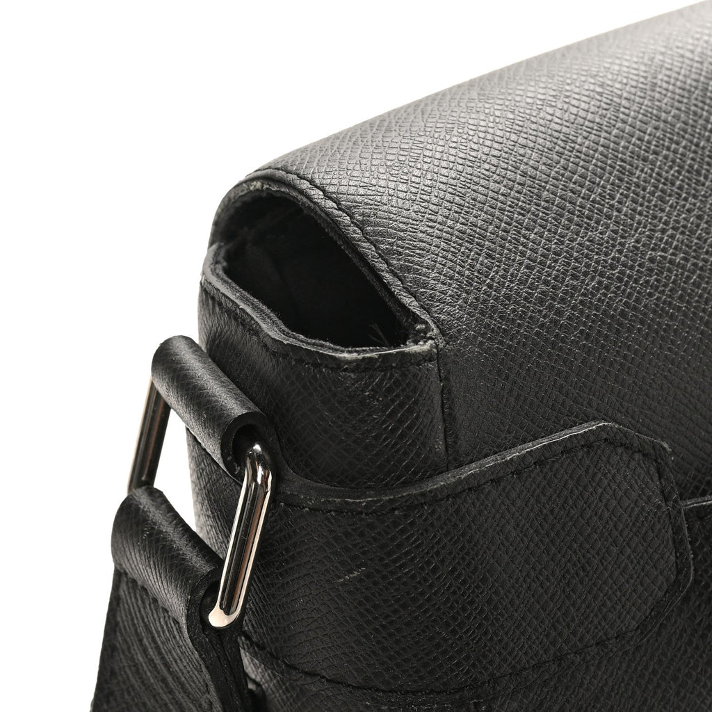 Louis Vuitton Taiga Roman GM Messenger Black