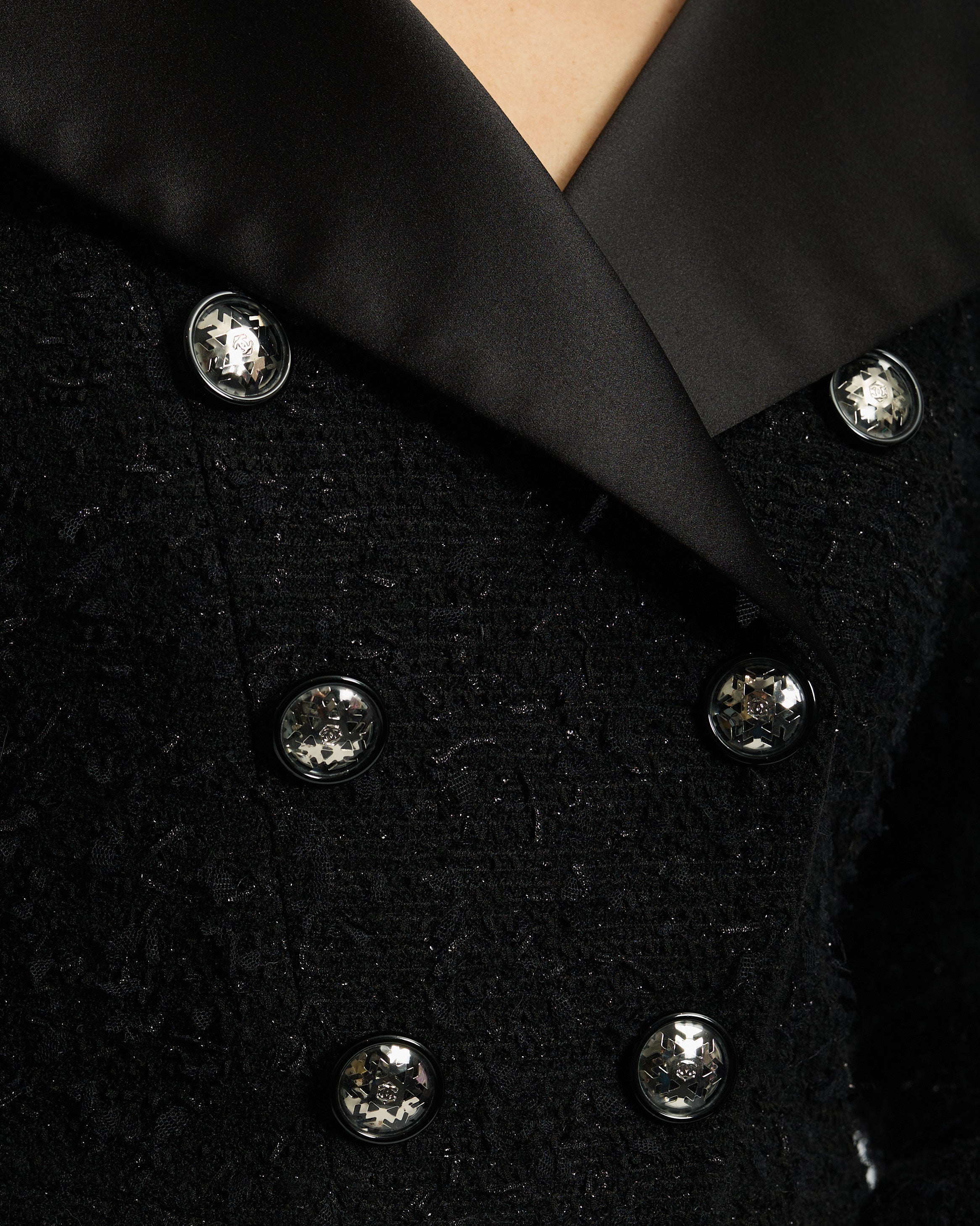 *HOT* Chanel 19/K Black Metallic Tweed Cropped Blazer with Satin Collar and Snowflake Buttons Details Size FR 38 (UK 10) RRP £5,800