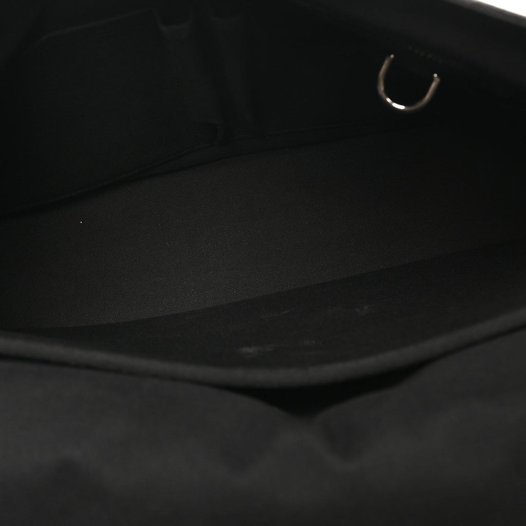 Louis Vuitton Taiga Roman GM Messenger Black