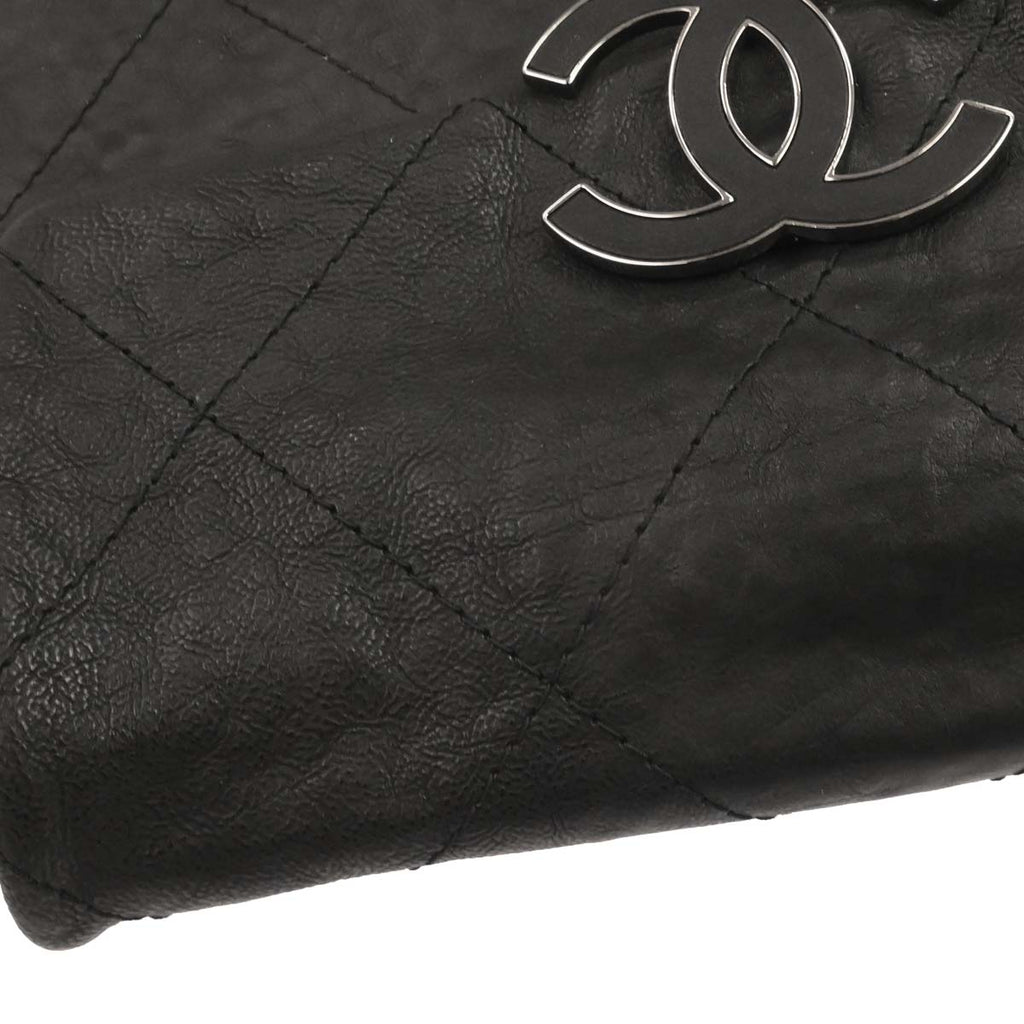 Chanel 2011 Black Calfskin Hamptons CC Accordion Flap Shoulder Bag