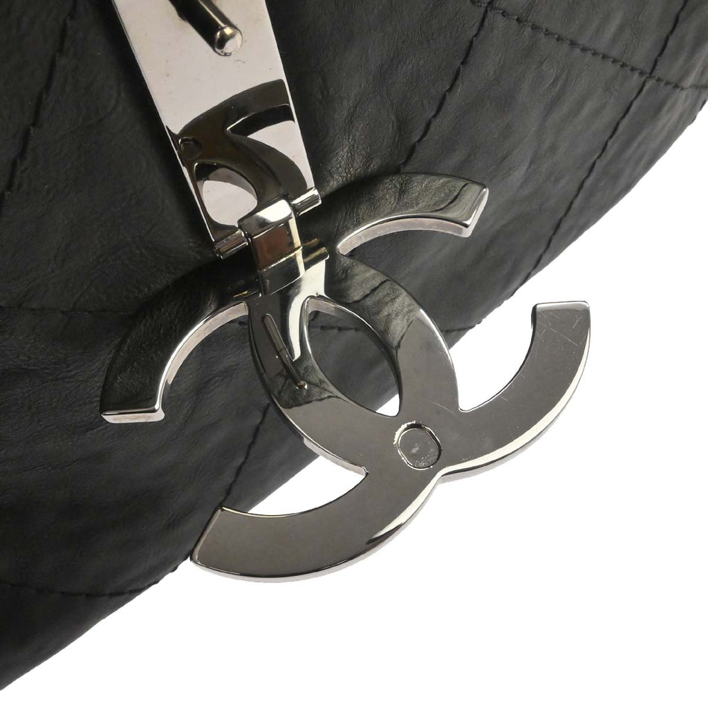 Chanel 2011 Black Calfskin Hamptons CC Accordion Flap Shoulder Bag