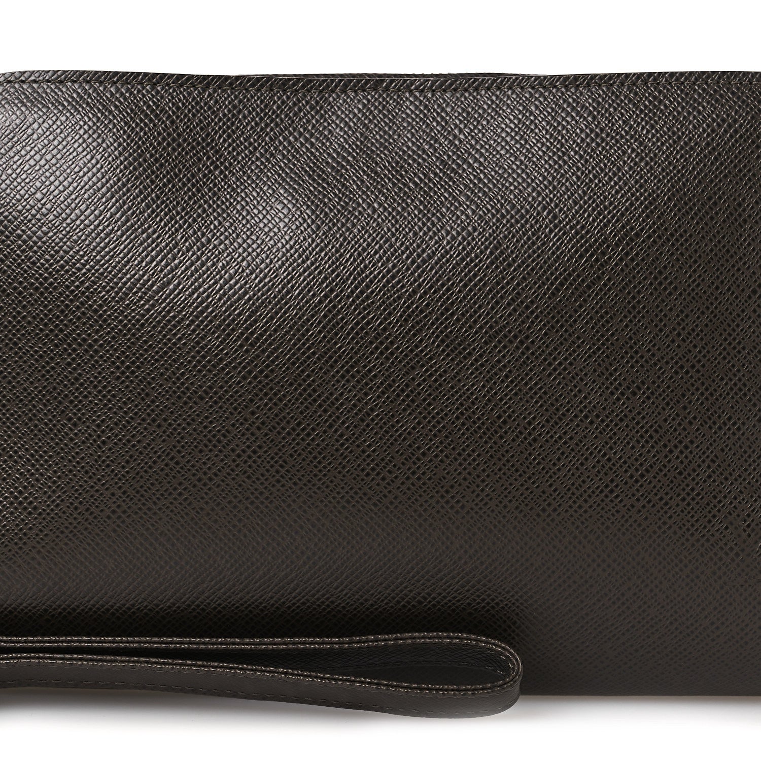 Louis Vuitton Taiga Baikal Pochette Grizzli