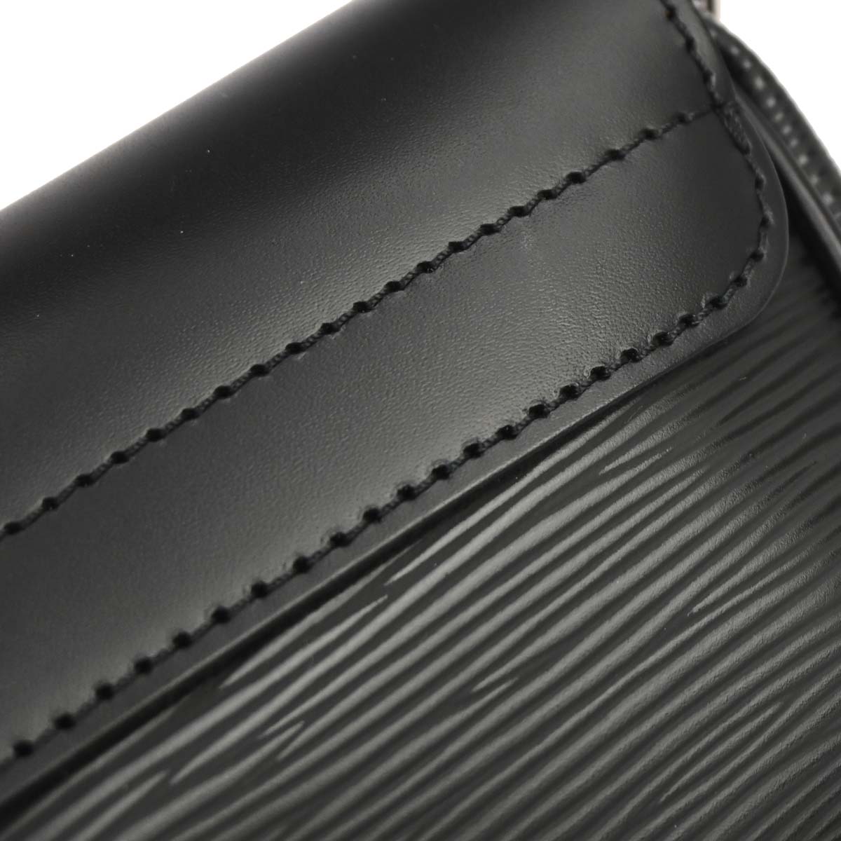 Louis Vuitton 2010 Black Epi Pochette Montaigne Handbag M59292