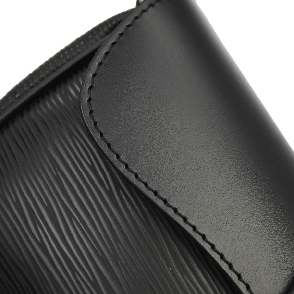 Louis Vuitton 2010 Black Epi Pochette Montaigne Handbag M59292