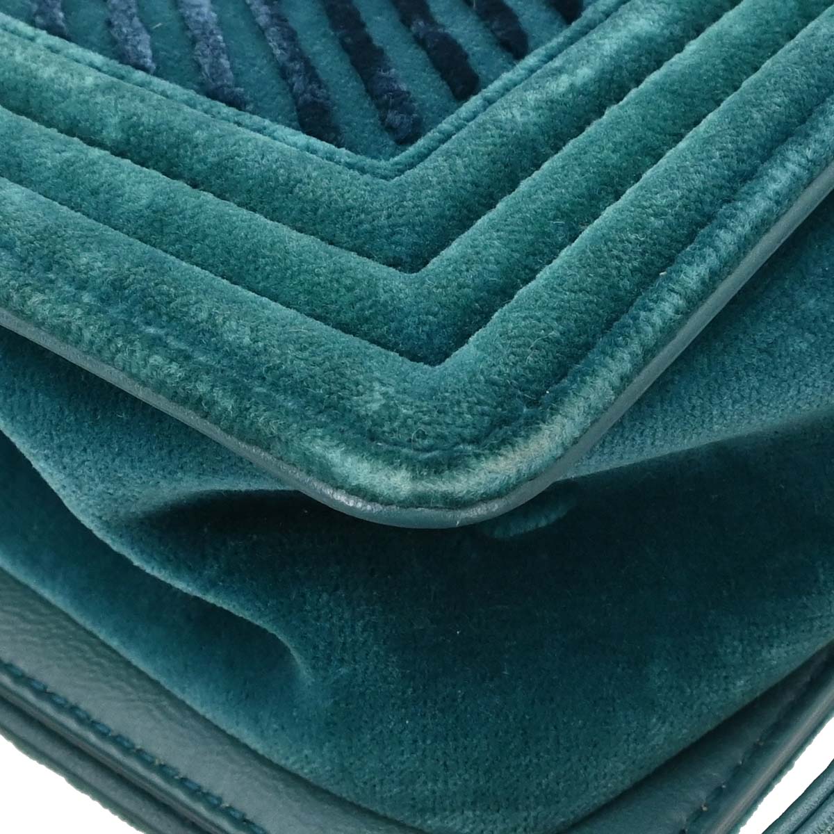 Boy Chanel 2017-2018 Green Velvet Chevron Medium Shoulder Bag