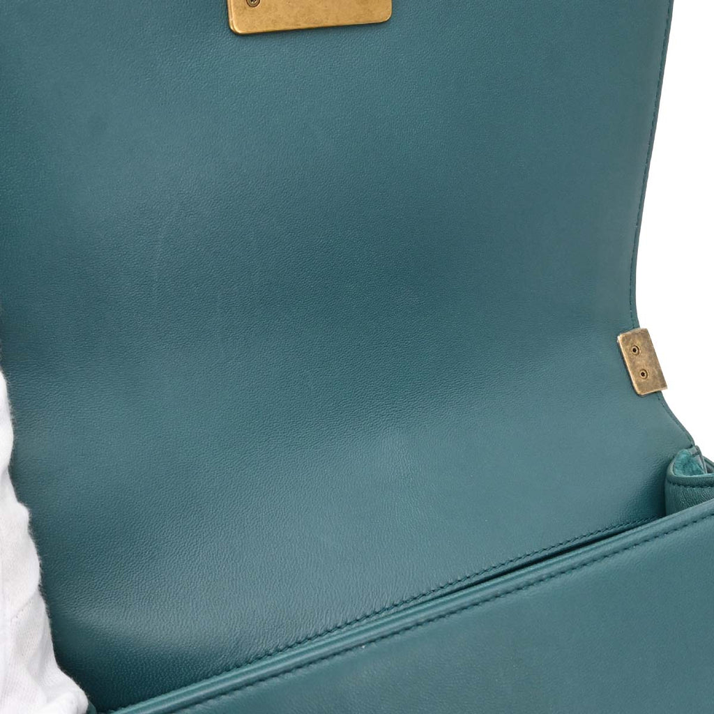 Boy Chanel 2017-2018 Green Velvet Chevron Medium Shoulder Bag