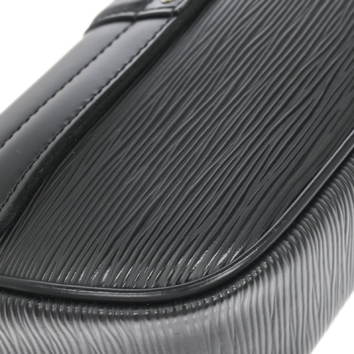 Louis Vuitton Black Epi Pochette Montaigne Handbag M59292