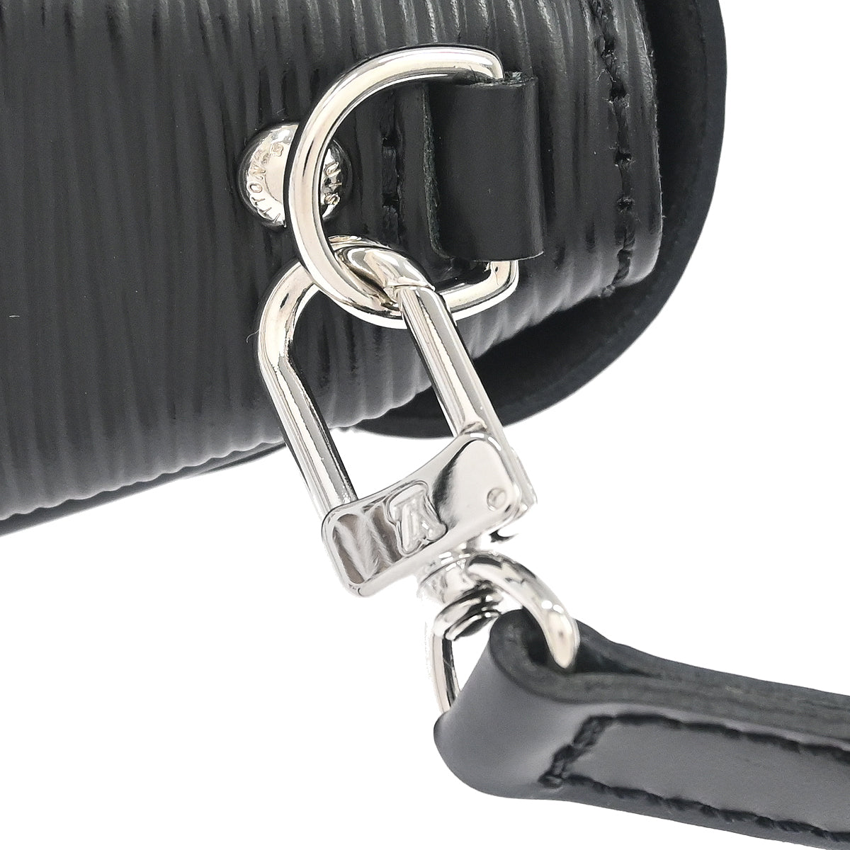 Louis Vuitton Black Epi Pochette Montaigne Handbag M59292