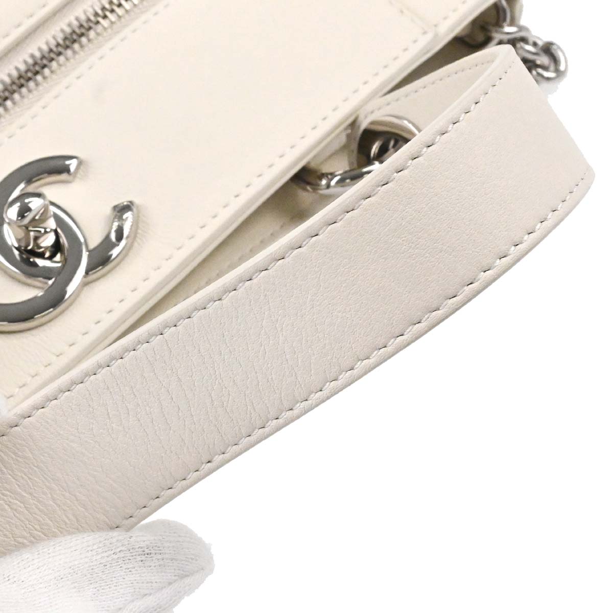 Chanel 2019 White Calfskin 2way Shoulder Bucket Handbag