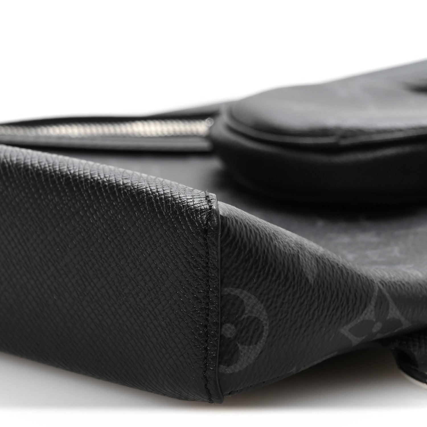 Louis Vuitton Taigarama Duo Slingbag Black