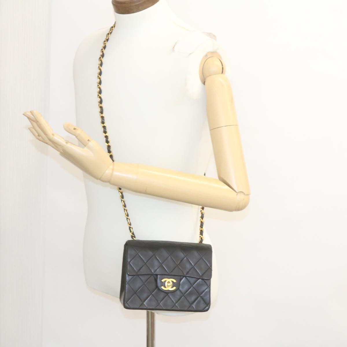 Chanel Black Leather Timeless shoulder bag