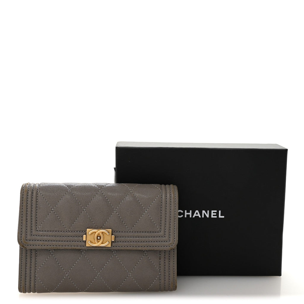 Caviar Quilted Medium Boy Flap Wallet Grey
