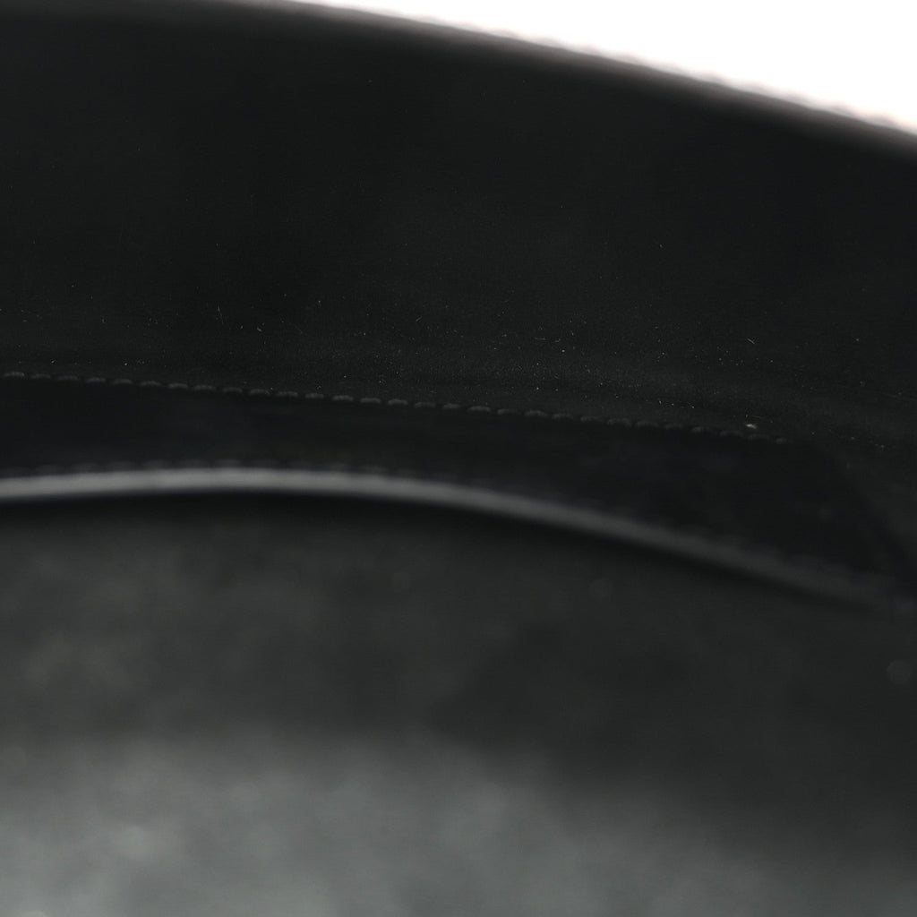 Louis Vuitton Reverse Monogram Tilsitt
