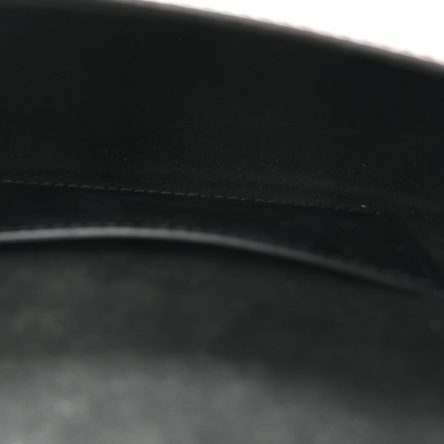 Louis Vuitton Reverse Monogram Tilsitt