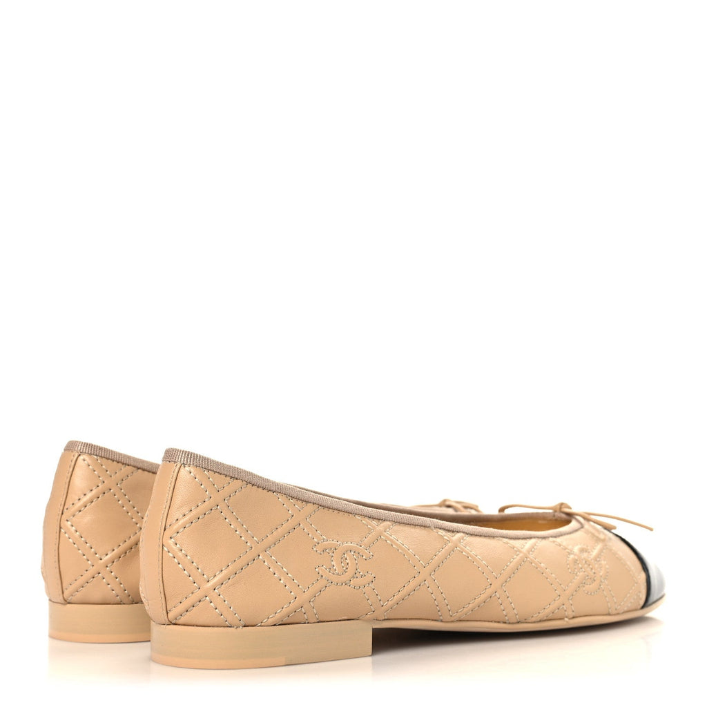 Lambskin Patent Double Stitched CC Cap Toe Ballerina Flats 39.5 Beige Black