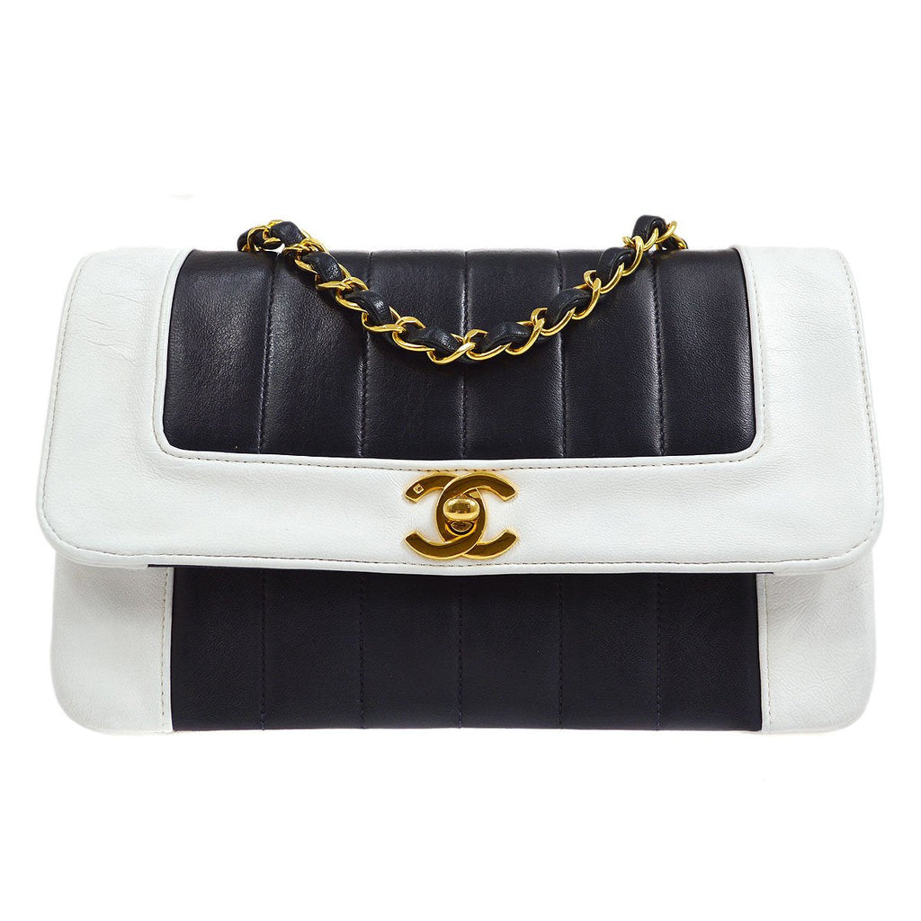 CHANEL 1991-1994 Vertical Border Flap Small Navy Lambskin