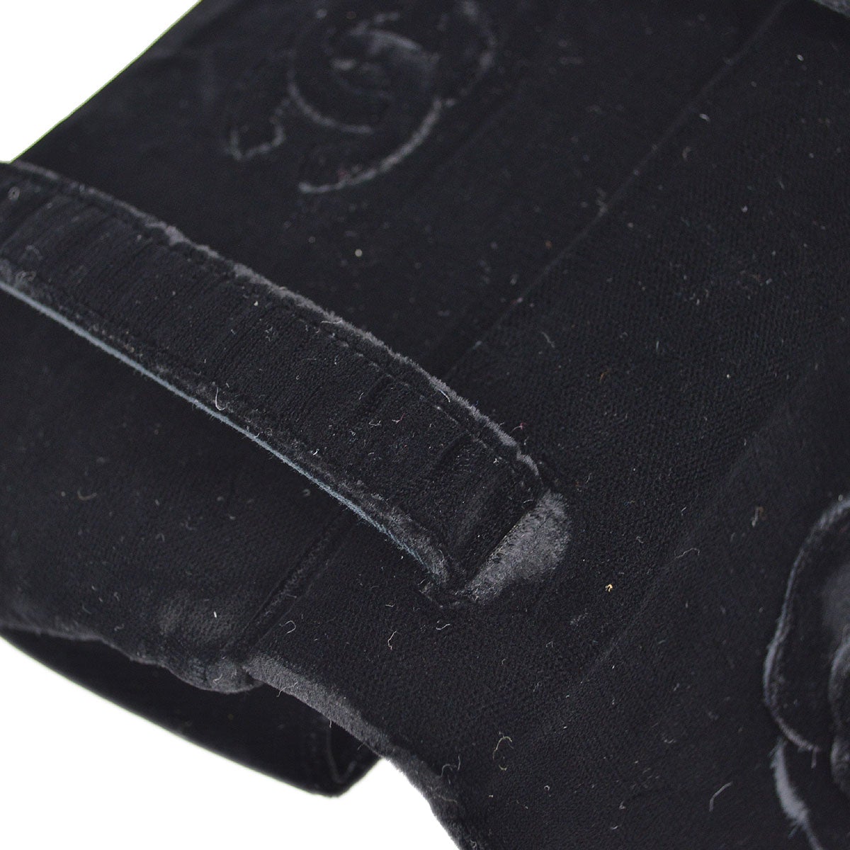 CHANEL 1991-1994 Camellia Shoulder Bag Black Velvet