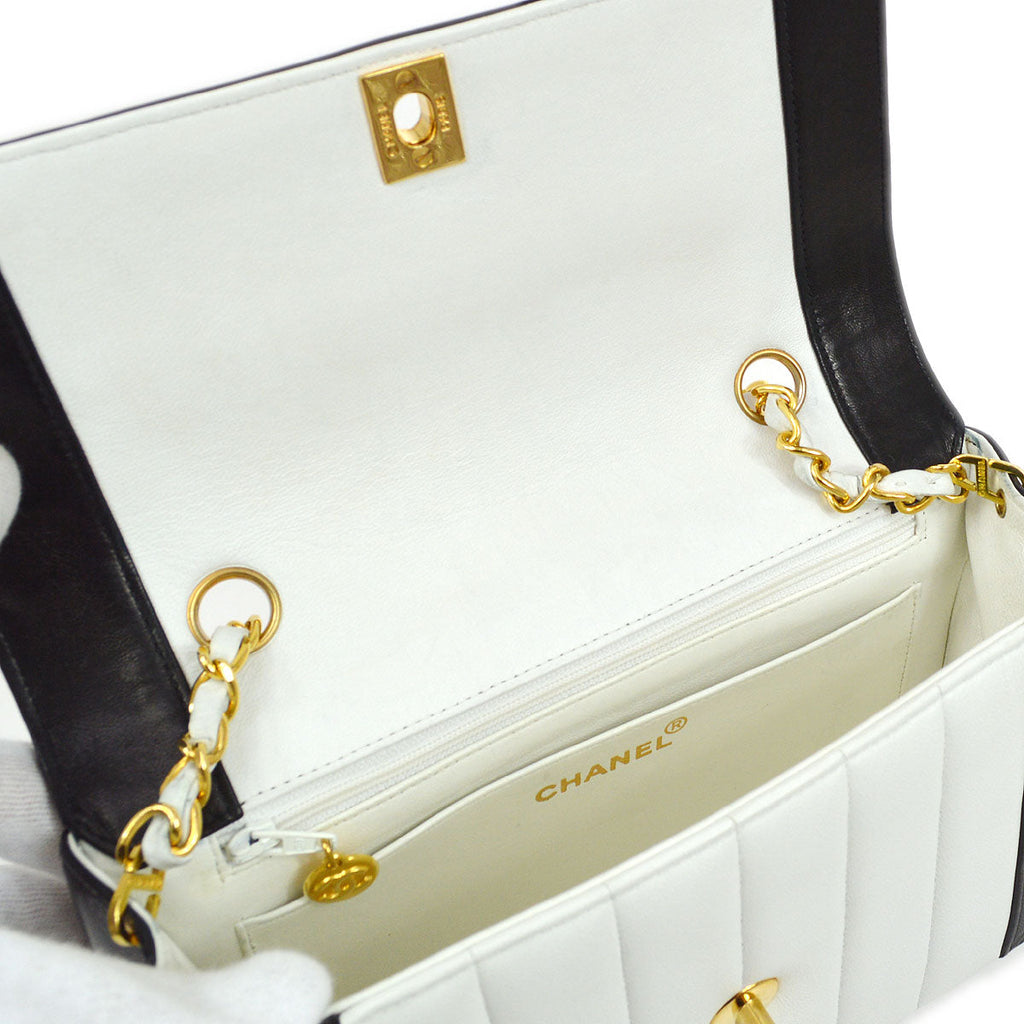 CHANEL 1991-1994 Vertical Border Flap Small Lambskin