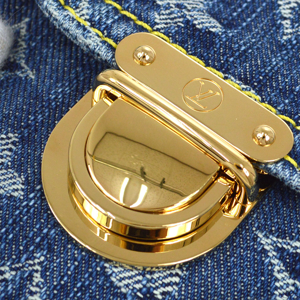 LOUIS VUITTON 2007 CAMERA BAG M95348