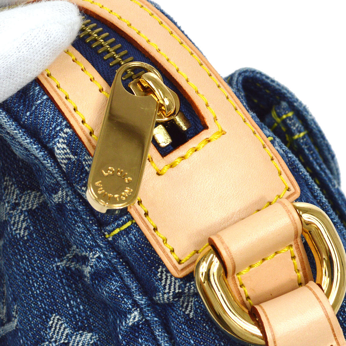 LOUIS VUITTON 2007 CAMERA BAG M95348