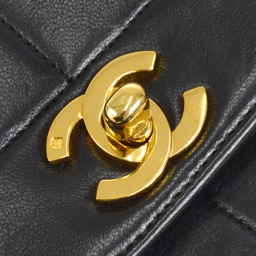 CHANEL 1991-1994 Small Vertical Border Flap