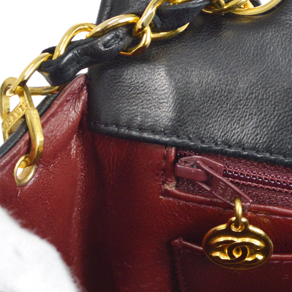 CHANEL 1991-1994 Small Vertical Border Flap
