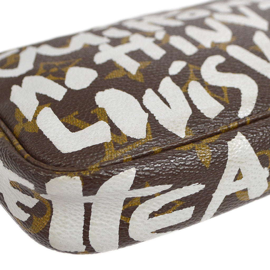LOUIS VUITTON 2001 POCHETTE ACCESSOIRES M92192