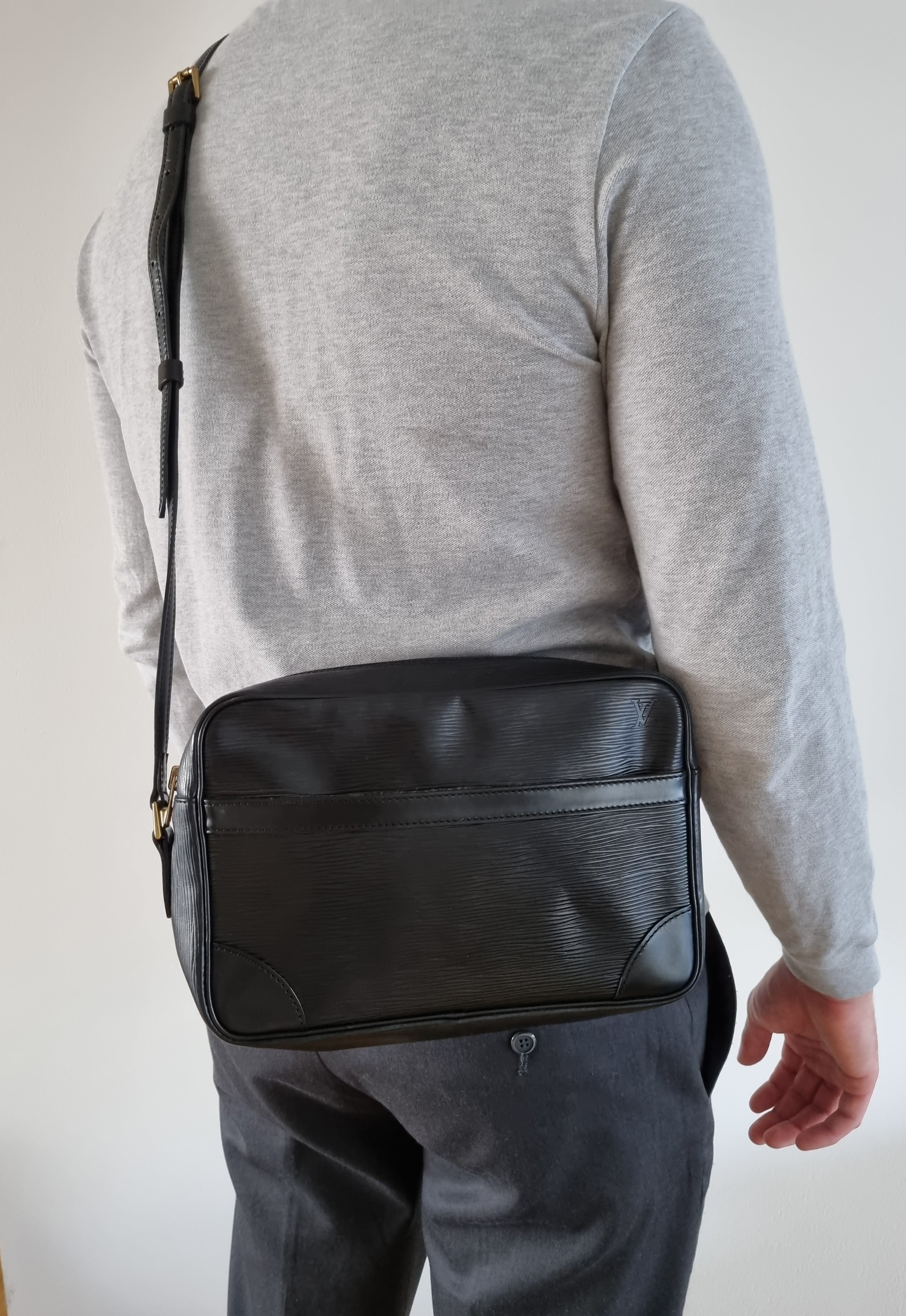 Louis Vuitton Trocadero 27 Noir Epi