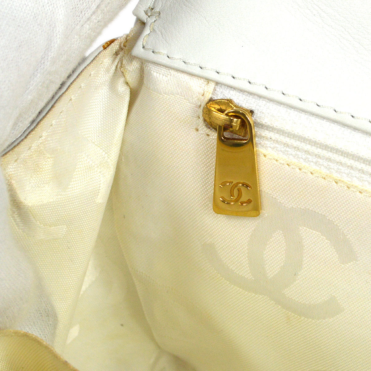 CHANEL 2004-2005 Wild Stitch Handbag Medium White Calfskin