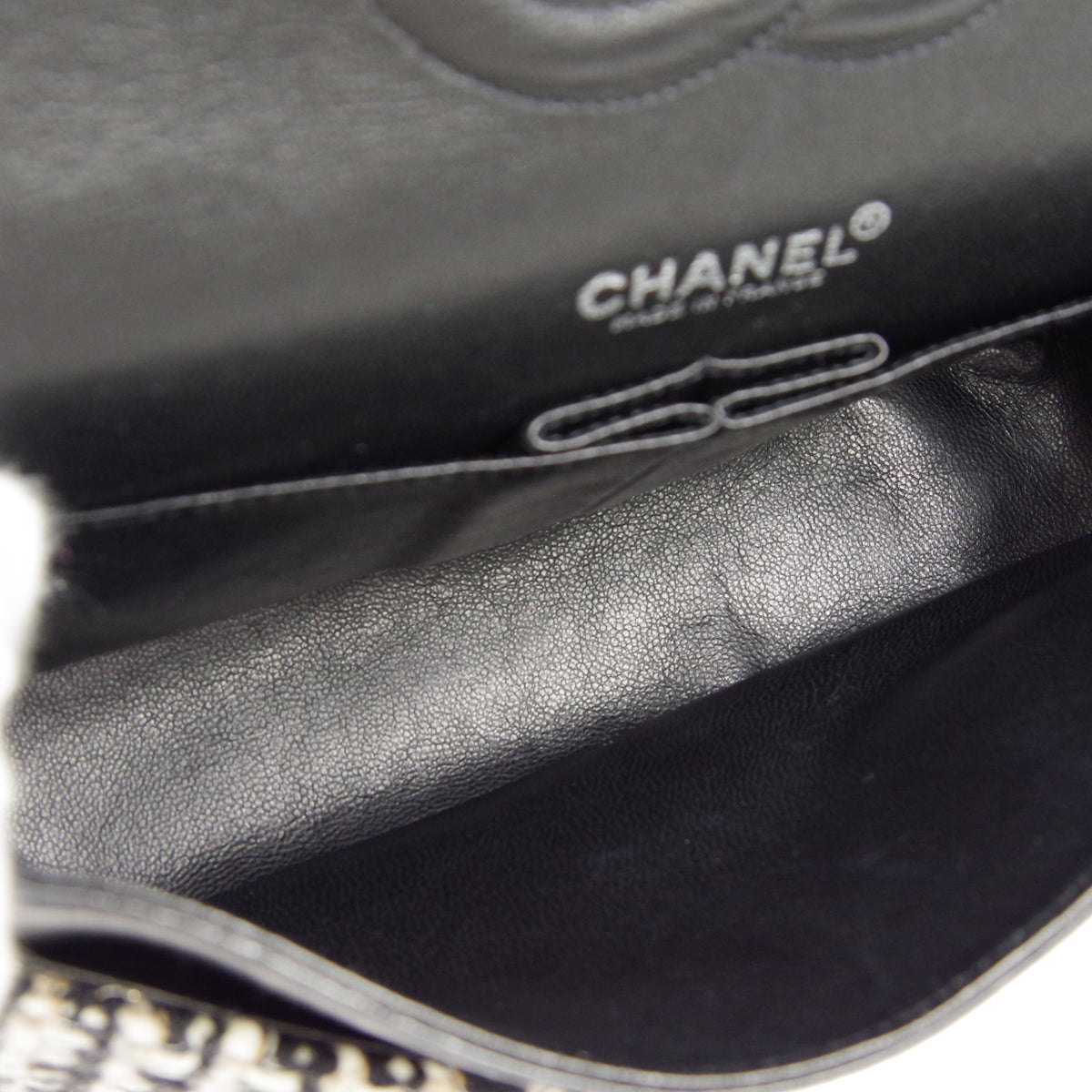 CHANEL 2001-2003 Classic Flap Medium Tweed