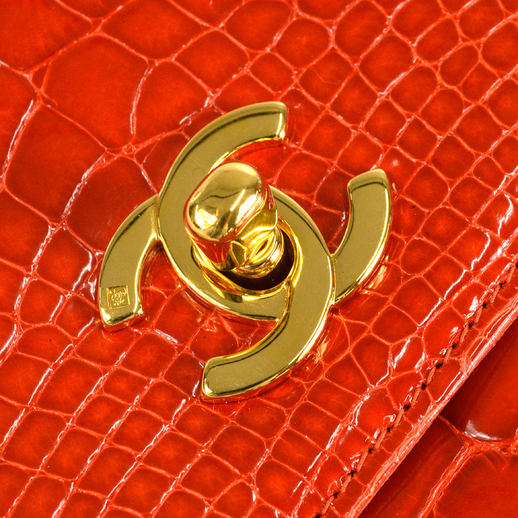 CHANEL * 1996-1997 Round Flap Handbag Small Red Crocodile