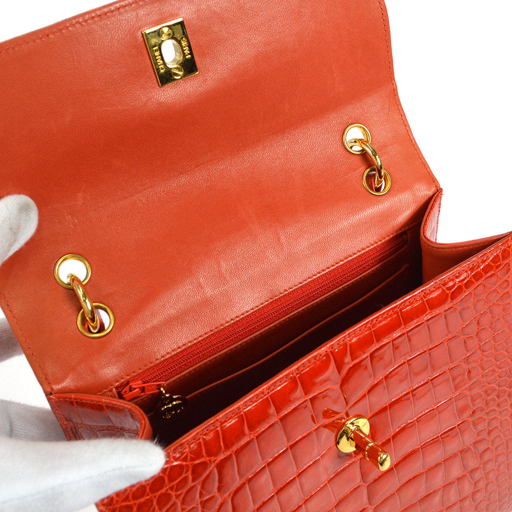 CHANEL * 1996-1997 Round Flap Handbag Small Red Crocodile