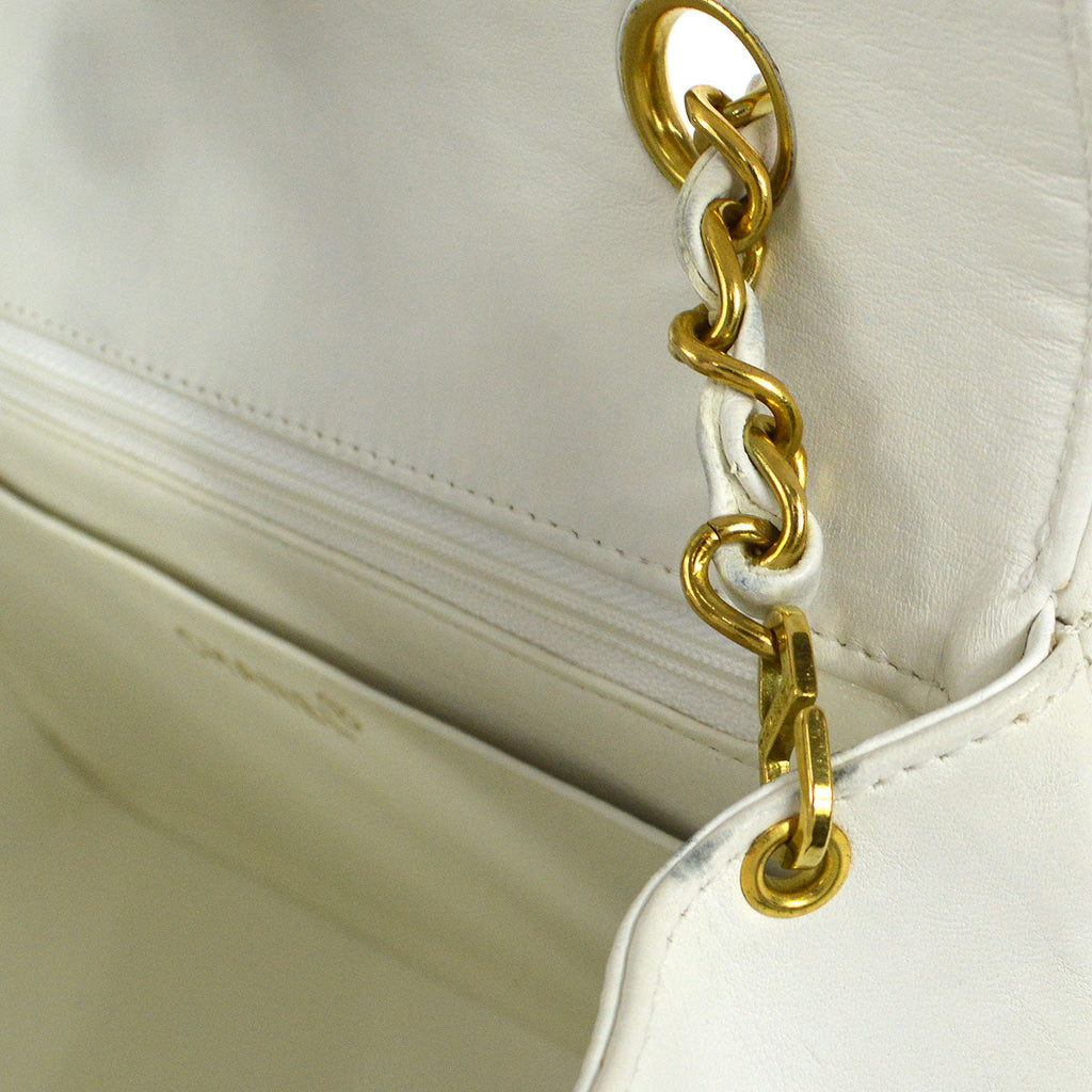 CHANEL 1994-1996 Diana Flap Medium White Lambskin