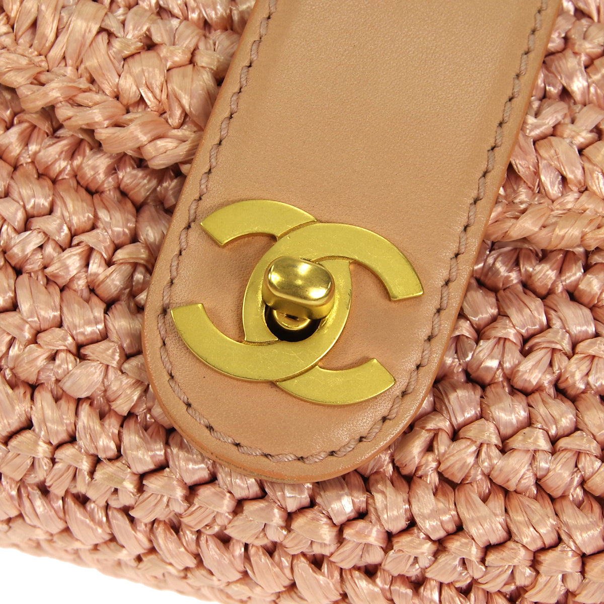 CHANEL 2005-2006 Woven Crossbody Bag Medium Pink Raffia Straw