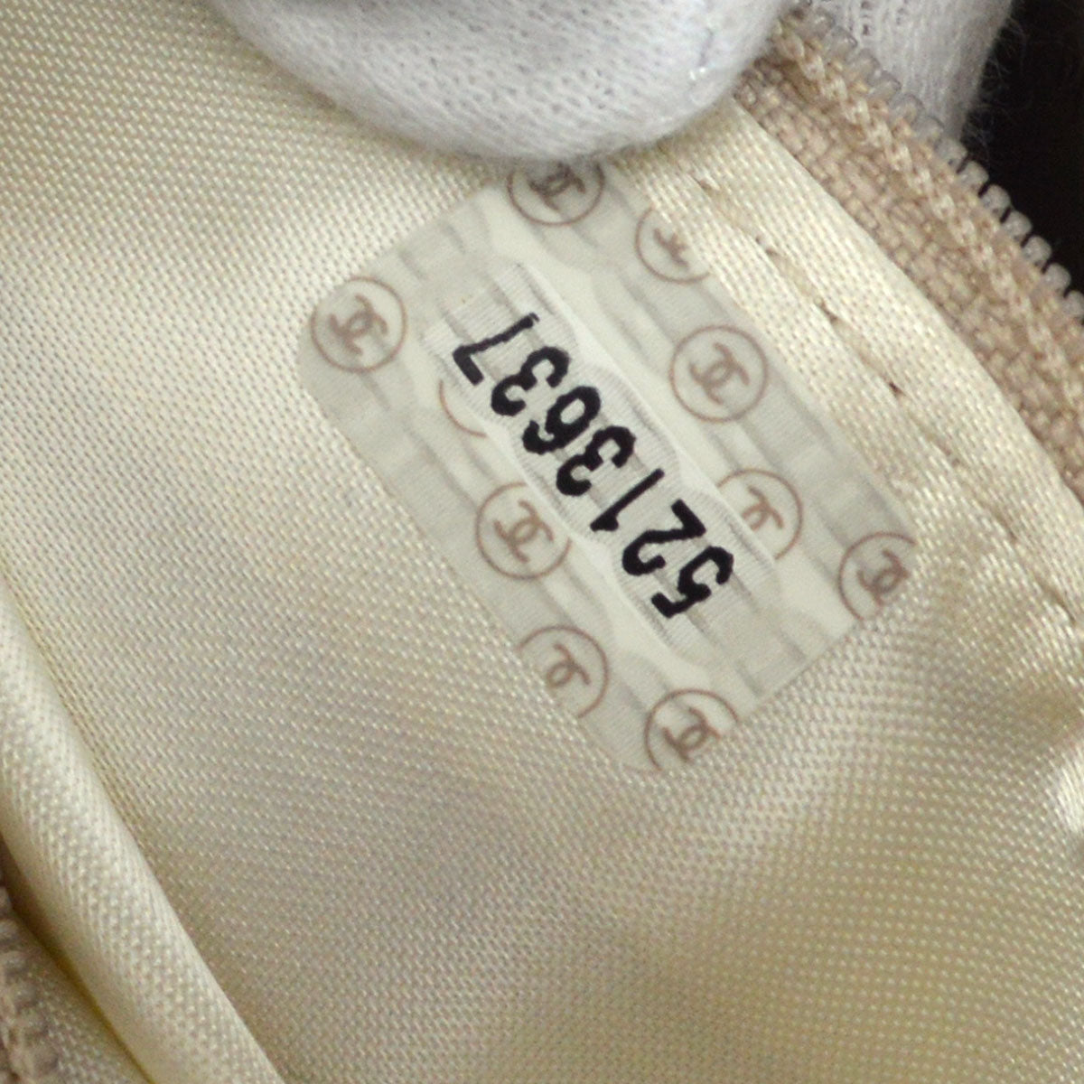CHANEL 1998 Handbag Ivory Caviar