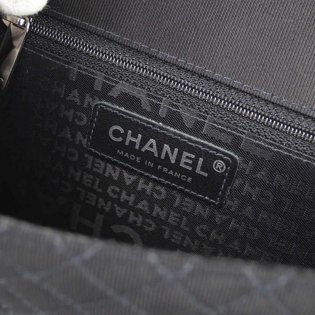 Chanel 2004-2005 Emblem Chain Shoulder Bag Black