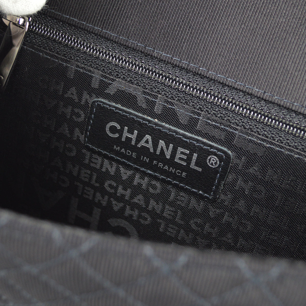 Chanel 2004-2005 Emblem Chain Shoulder Bag Black