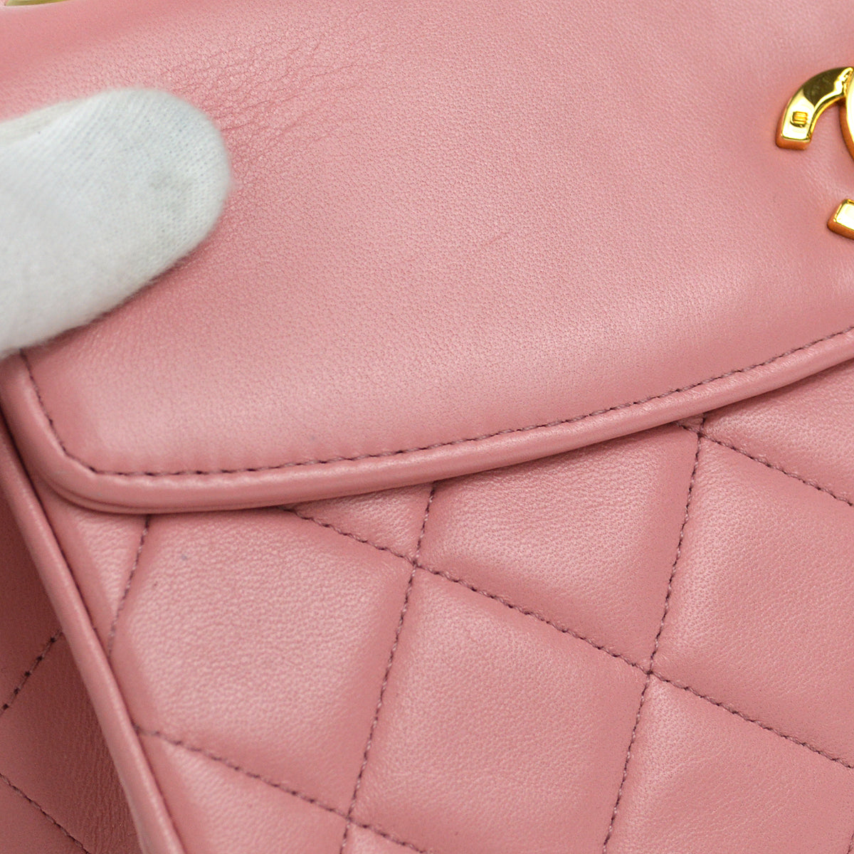 Chanel * 1989-1991 Round Flap Shoulder Bag Medium Pink Lambskin