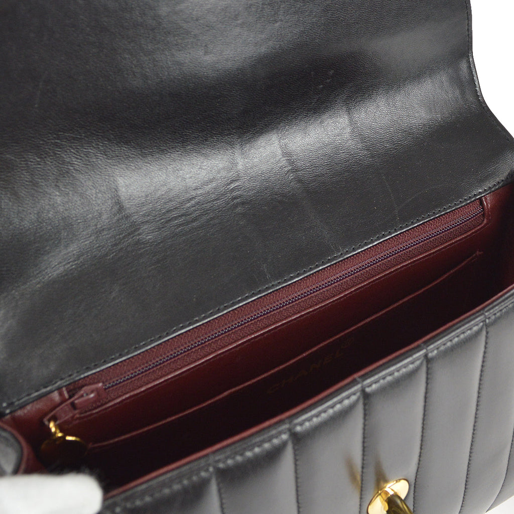 Chanel 1991-1994 Vertical Stitch Round Flap Shoulder Bag Small Black Lambskin