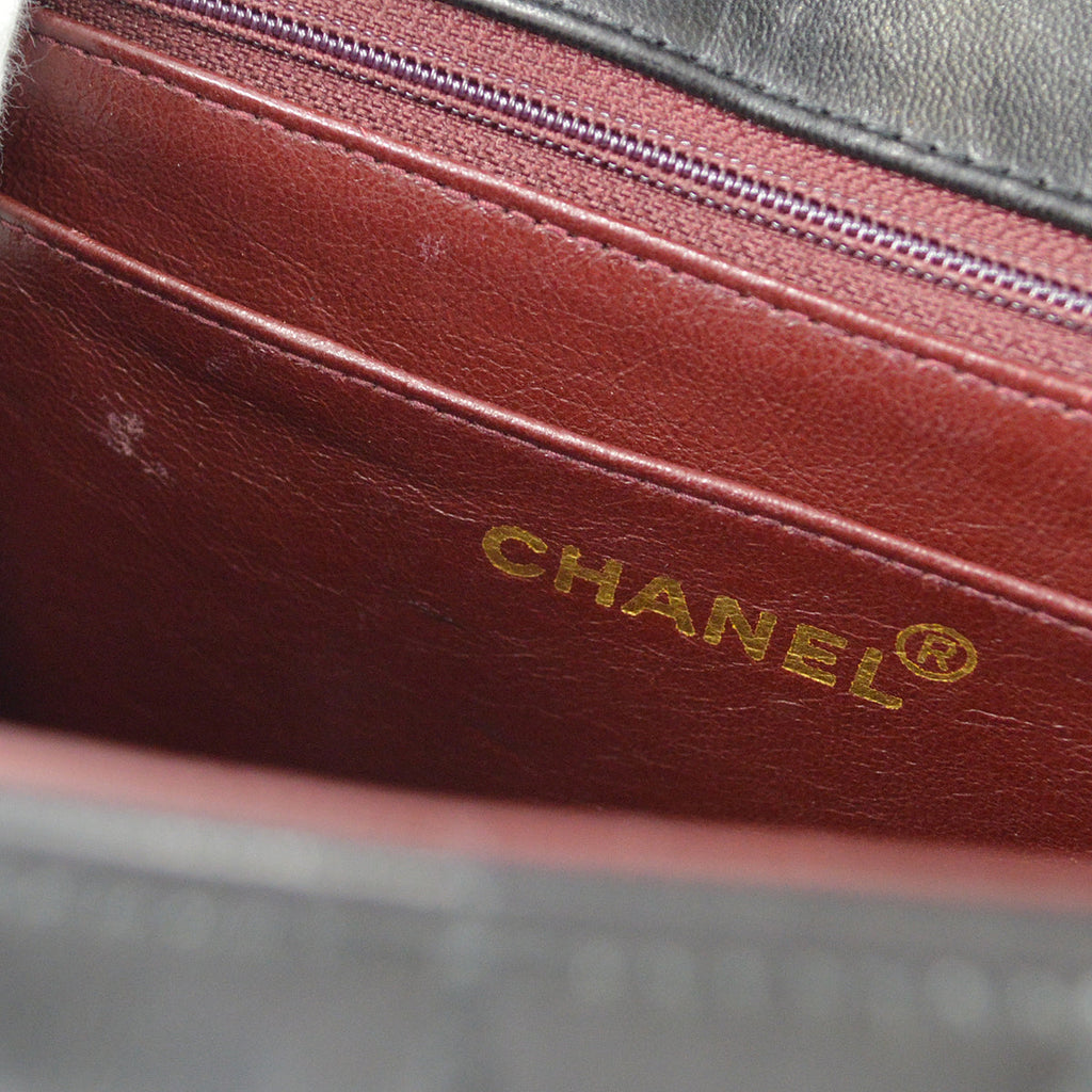 Chanel 1991-1994 Vertical Stitch Round Flap Shoulder Bag Small Black Lambskin